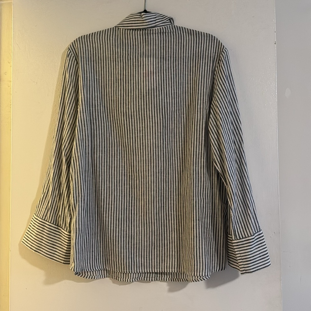 H&M Stripped Button down - Picture 3 of 3